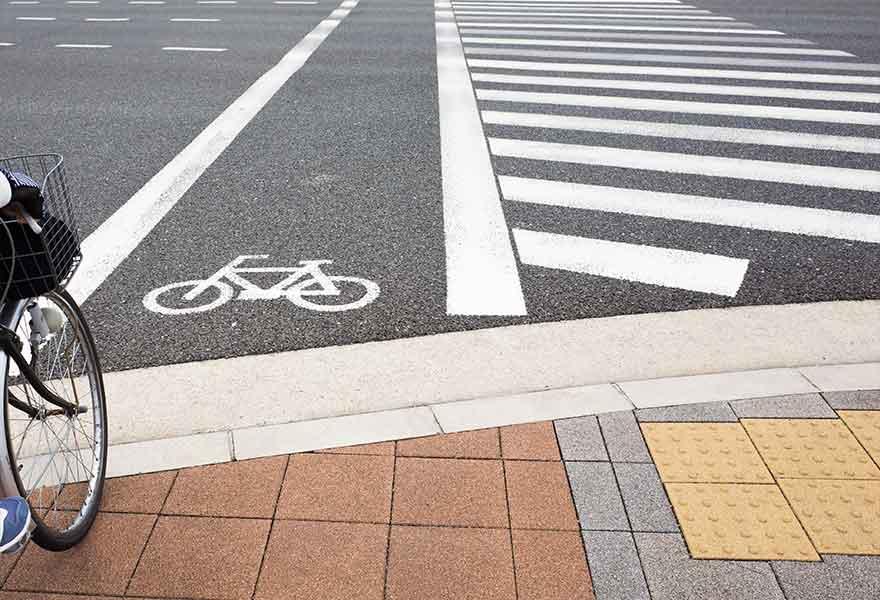 Cycle path alongside pedestrian crossing traversing multi-lane road in Niagara, Ontario.